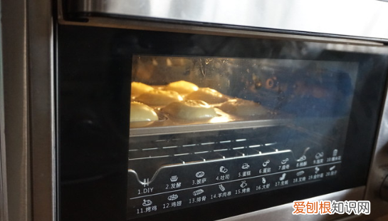烤箱怎么用 面包,烤箱如何做面包视频教程