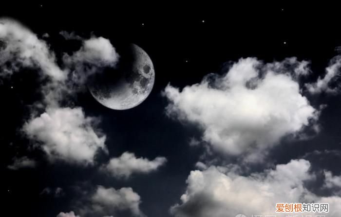 天空越黑星星月亮什么意思