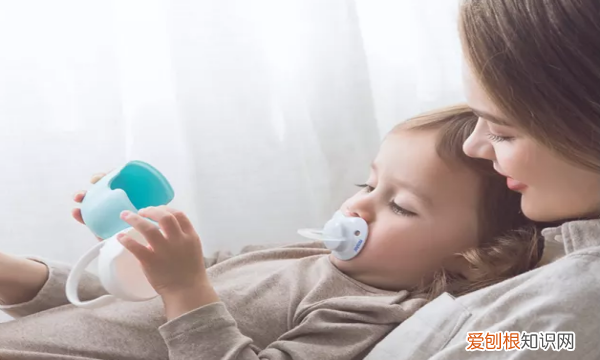 安抚奶嘴几个月开始用,宝宝多大可以用安抚奶嘴