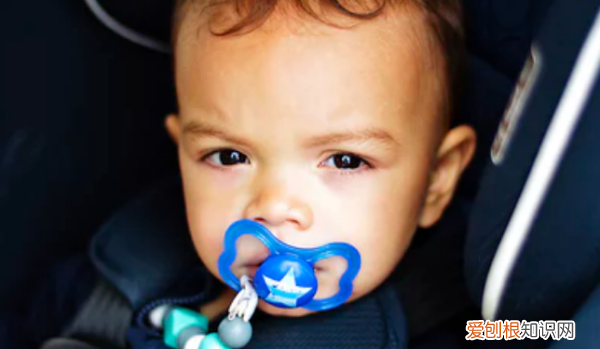 安抚奶嘴几个月开始用,宝宝多大可以用安抚奶嘴