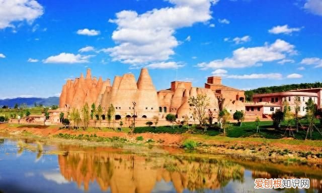 红河州一个宜居小城，市内交通四通八达，气候宜人风景美