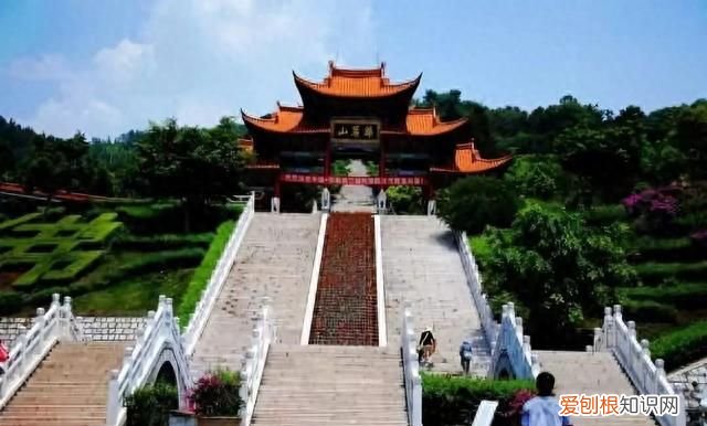 红河州一个宜居小城，市内交通四通八达，气候宜人风景美