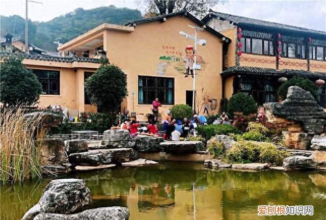 红河州一个宜居小城，市内交通四通八达，气候宜人风景美