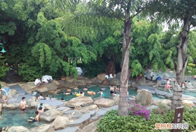 红河州一个宜居小城，市内交通四通八达，气候宜人风景美