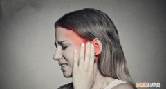 两个耳朵发闷怎么回事，一只耳朵有闷塞感怎么回事