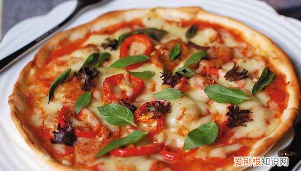 披萨草和罗勒叶是一种材料