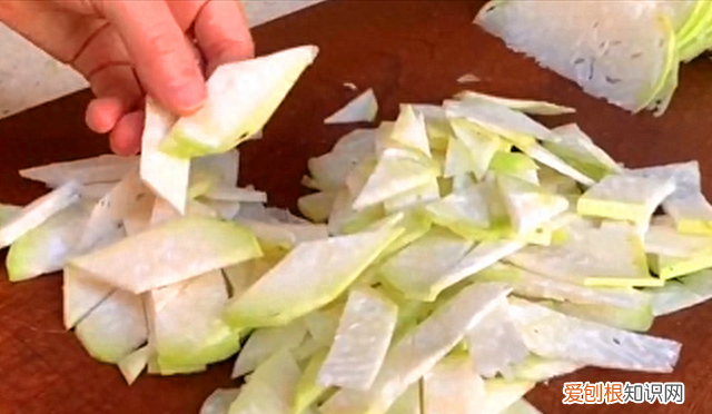 冬天,碰到它别手软,多买些切片放冰箱保存,随吃随取,特省事