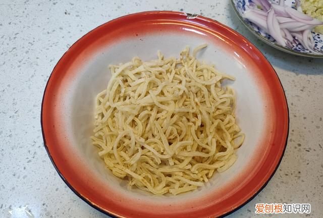 北方人爱吃的炒饼丝,炒饼对北方人的意义