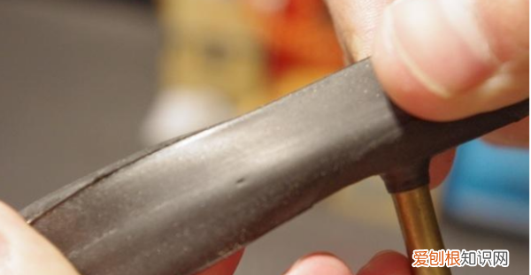 自行车车胎破了如何快速修补