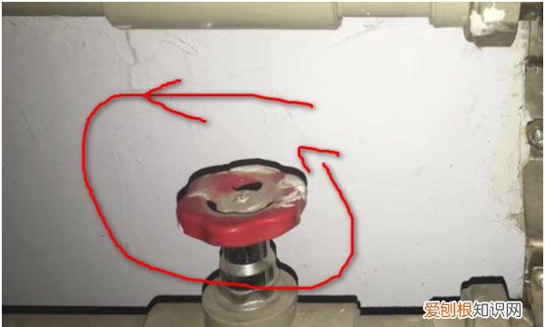 暖气循环泵怎么排气，暖气循环泵安装在进水还是回水