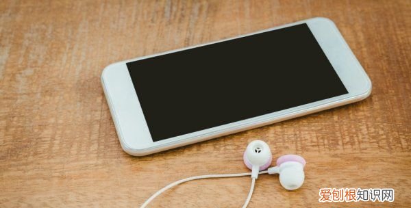 手机看电影太卡怎么办,为什么手机看电影屏幕很暗