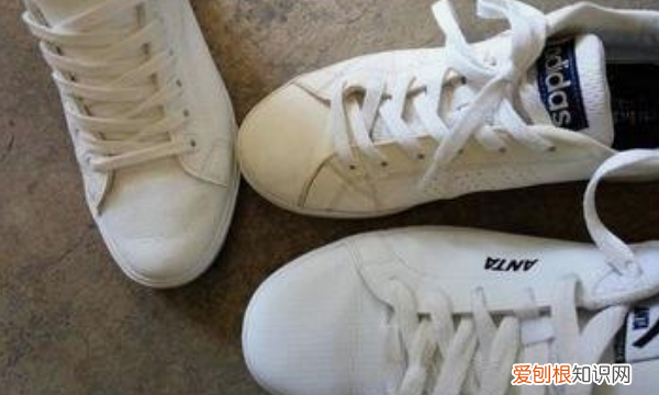 白色旅游鞋发黄怎么清洗，白色旅游鞋怎么洗白有什么妙招