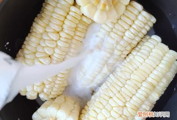 怎样煮玉米又甜又粘稠,煮玉米怎么才能更加软糯