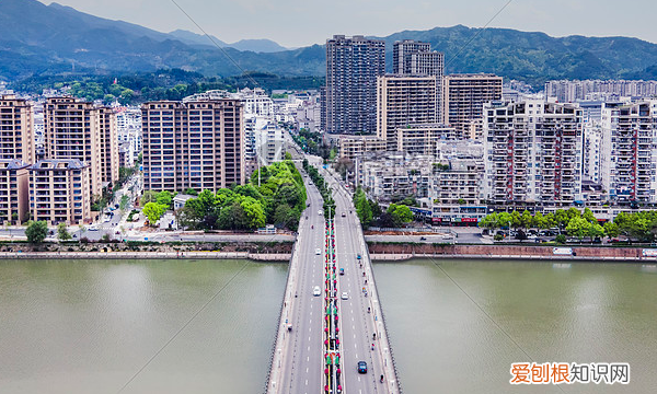 成都龙泉驿有哪些职业学校，成都有哪些职业技术学校排名