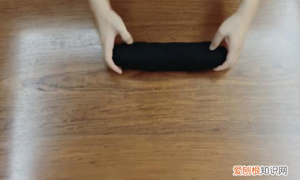 t恤怎么折叠收纳不易变形，怎么收纳短袖 快速收纳省空间