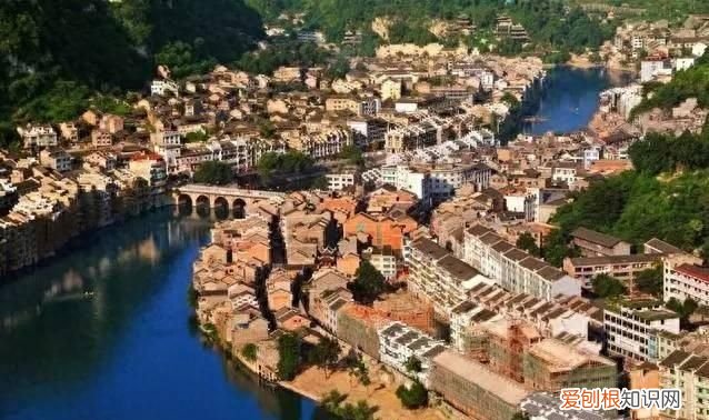 凤翥鸾翔的上联