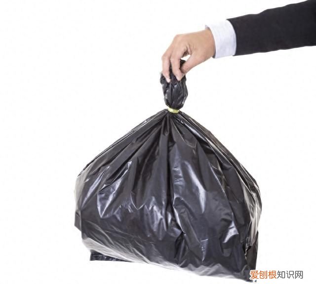 旧衣堆积如山怎么处理