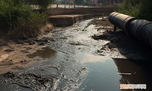 旧衣堆积如山怎么处理