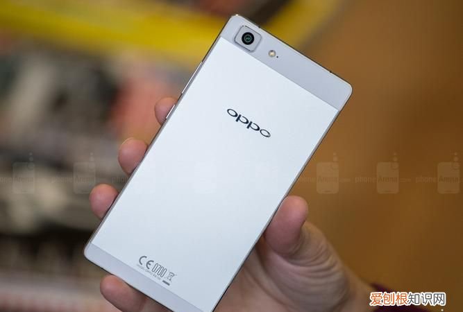 oppo手机是一体机吗，OPPOR5怎么拆开手机后盖