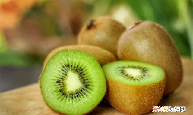 奇异果和猕猴桃外形有什么区别 猕猴桃和奇异果的区别故事