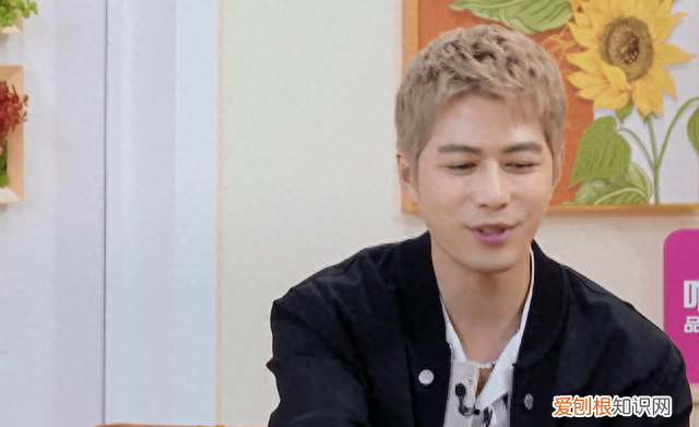 宋妍霏父母相差12岁 恋爱先生