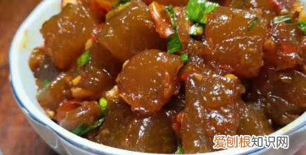 炒凉粉的做法，美味的西红柿线椒炒凉粉怎么做好吃又简单视频