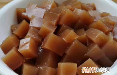 炒凉粉的做法,美味的西红柿线椒炒凉粉怎么做好吃又简单视频