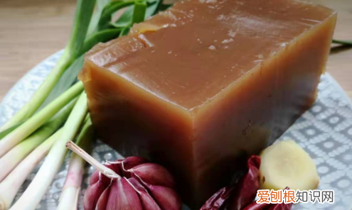 炒凉粉的做法,美味的西红柿线椒炒凉粉怎么做好吃又简单视频