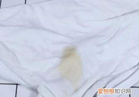 柴油弄到裤子上怎么洗掉，黑色裤子沾了油渍怎么清洗