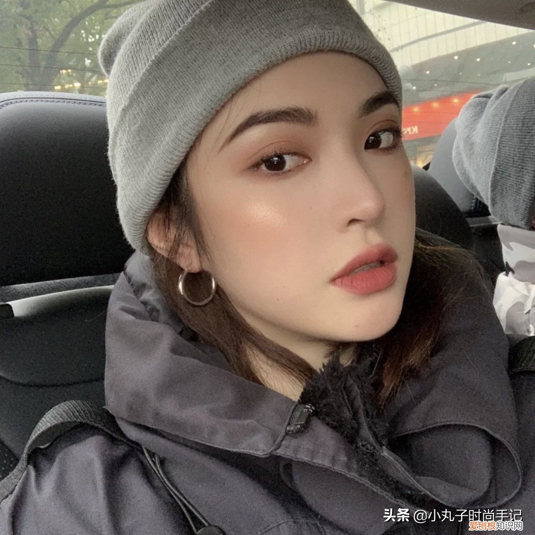 露华浓不脱色粉底液怎么样？