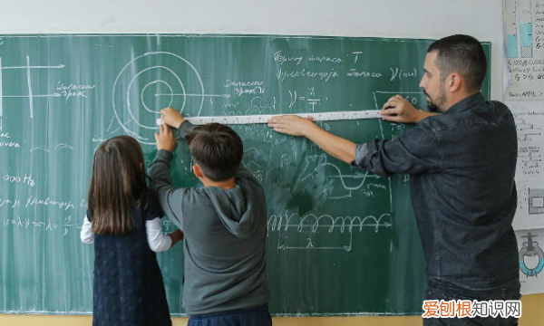 三条角平分线的交点，三条角平分线的交点叫什么