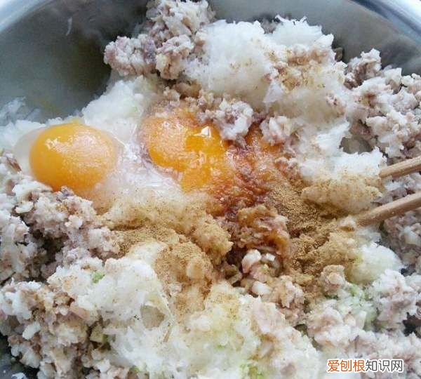 猪肉萝卜丸子做法，萝卜猪肉丸子的做法视频