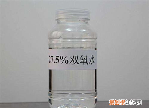 墙上的胶贴怎么去掉，墙纸贴在墙上的胶怎么去掉