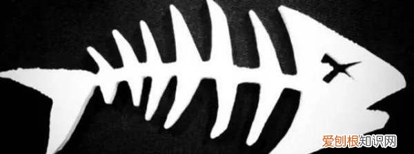 鱼刺卡在食管里怎么办,吃饭卡住鱼刺的正确处理方法视频