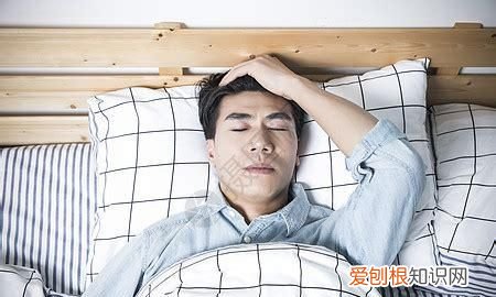 中年人睡不着什么原因，最近晚上老是失眠睡不着是什么原因