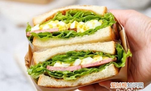 三明治里面可以放什么食材，三明治的里面需要涂的是什么酱