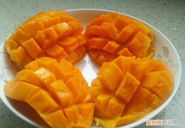 怎么切芒果吃起来方便不用刀 切芒果小技巧这样吃芒果更方便
