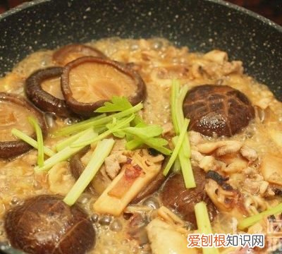 这道香菇墨鱼焖鸡肉比米其林大厨做的还好吃英语