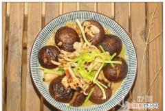 这道香菇墨鱼焖鸡肉比米其林大厨做的还好吃英语