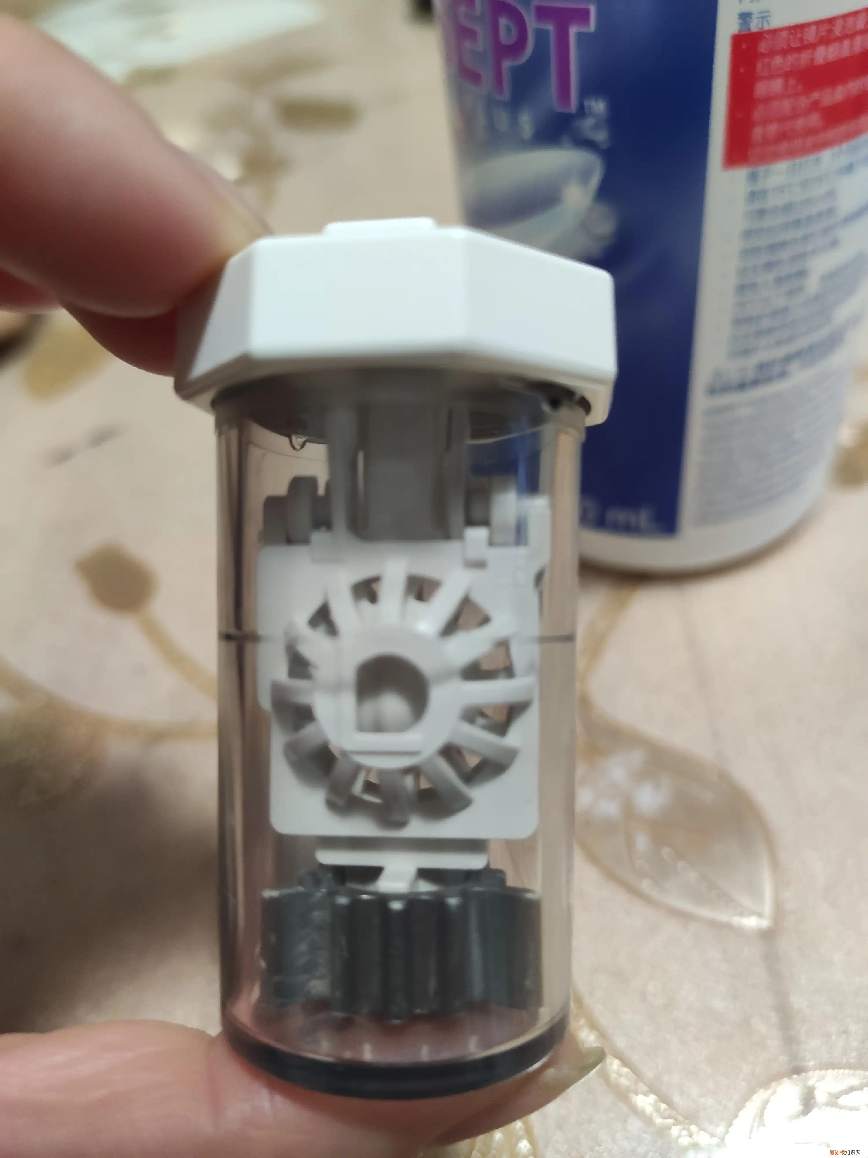 爱尔康护理液哪个系列好