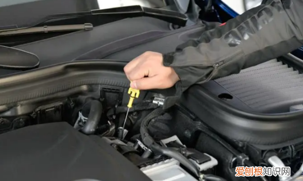 油标尺怎么看，发动机机油尺怎么看标准