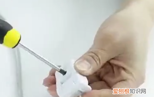 两孔插座怎么接线,公牛2孔插头怎么接线图解