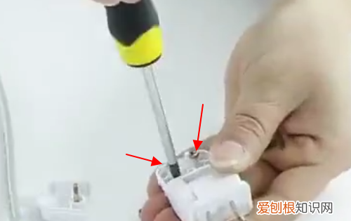 两孔插座怎么接线,公牛2孔插头怎么接线图解