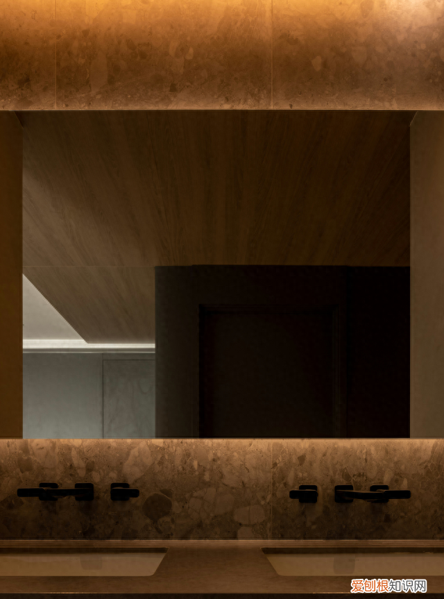 无彩色黑白灰是什么色系