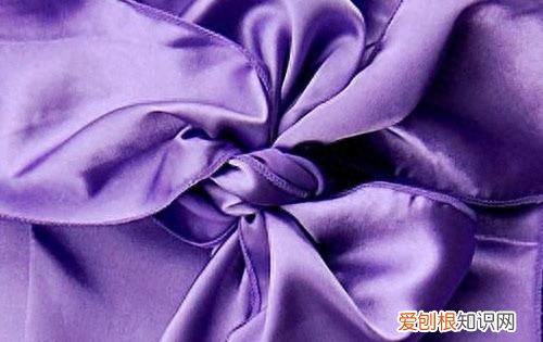 100%聚酯纤维是雪纺吗,雪纺面料和聚酯纤维哪个贵