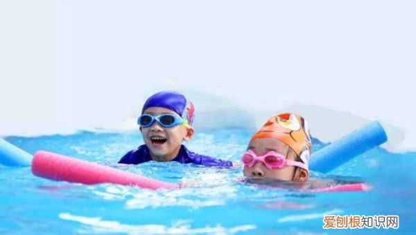 游泳减肥多长时间见效,每天游泳多久才能达到减肥的效果