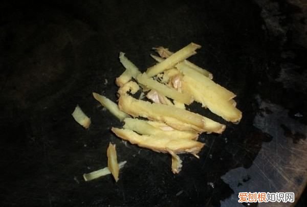 怎么煮生姜葱白水,葱白生姜水的正确做法窍门