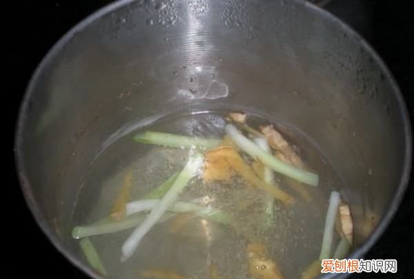 怎么煮生姜葱白水,葱白生姜水的正确做法窍门