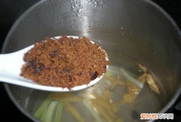 怎么煮生姜葱白水,葱白生姜水的正确做法窍门
