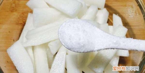 腌制十斤白萝卜的方法,十斤萝卜腌萝卜干要放多少盐呢